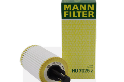 Mann Filter Engine Oil Filter & Seal Kit For Mercedes HU7025Z
